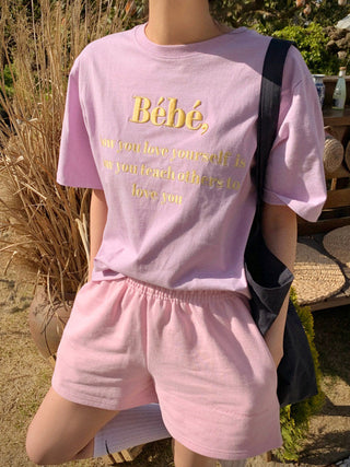 Embroidery round neck T -shirt