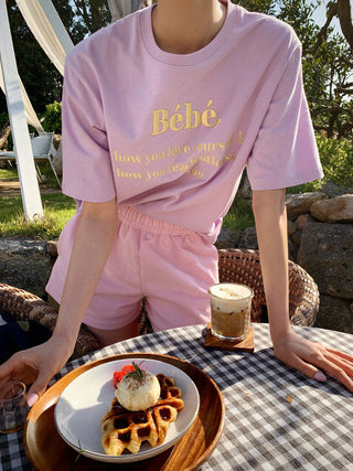 Embroidery round neck T -shirt