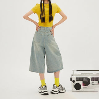 Light-washed denim jorts