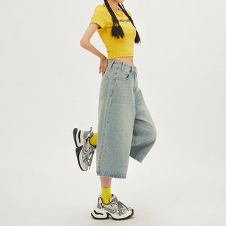 Light-washed denim jorts