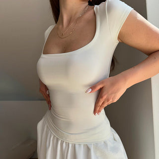 Solid color U-Neck slim fit top