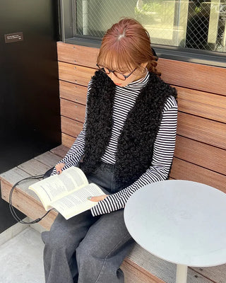 Striped half-turtleneck cut and sew