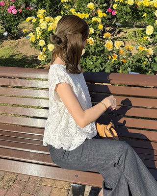 Flower pattern sleeveless blouse