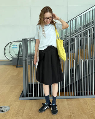 Simple eyelet short-sleeved T-shirt