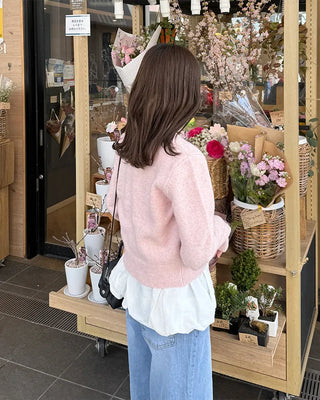 Simple cropped V-neck cardigan