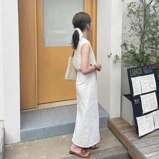 Button-point sleeveless knit