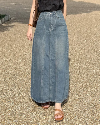 Slit-line long denim skirt