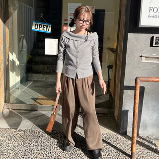 Off-shoulder button knit