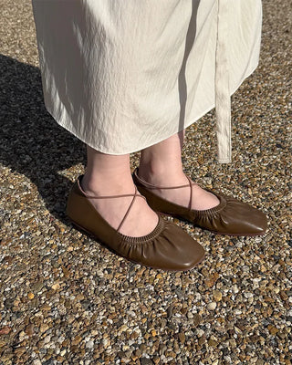 Shirring strap flat shoes