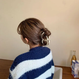 Cross hair clip