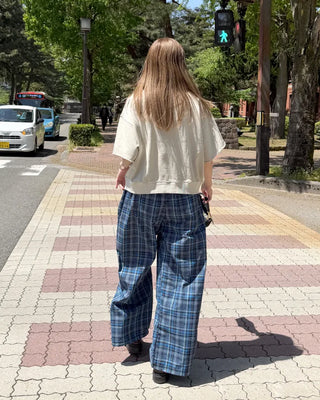 Cut-off hem sweat half-length T-shirt