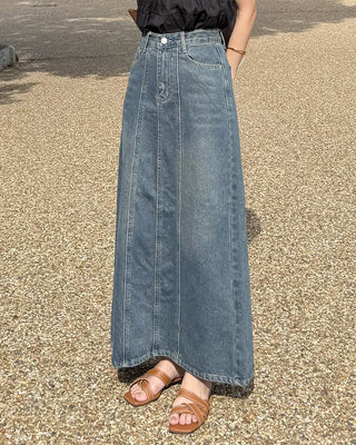 Slit-line long denim skirt