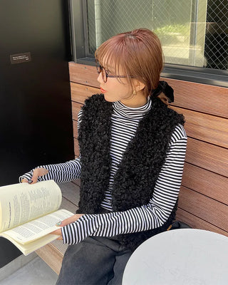 Striped half-turtleneck cut and sew