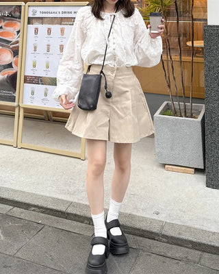 Short pleated pants