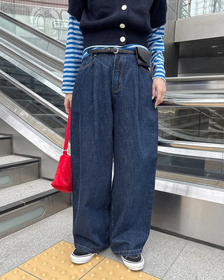 Wide-fit pintuck denim pants