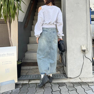 One-off shoulder cropped sweatshirt