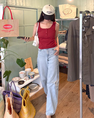 Button-up simple sleeveless top