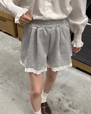 Lace banding shorts