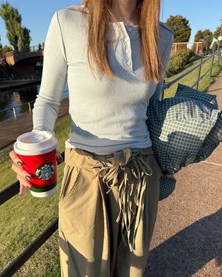 Simple long-sleeved T-shirt with half buttons