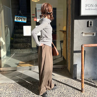 Off-shoulder button knit