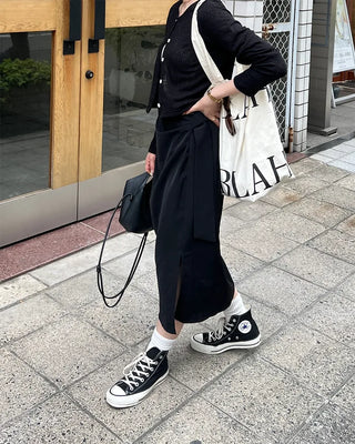 Simple round neck button cardigan