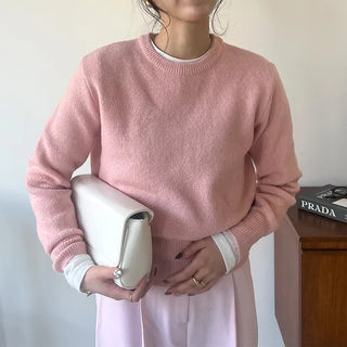 Simple and colorful knitwear