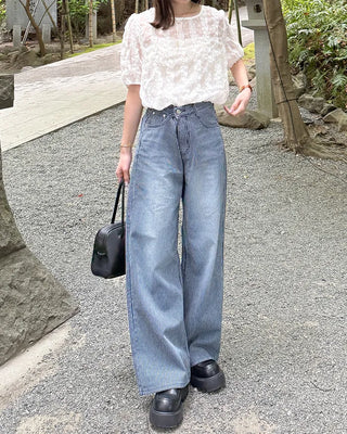 Seersucker frill short-sleeved blouse