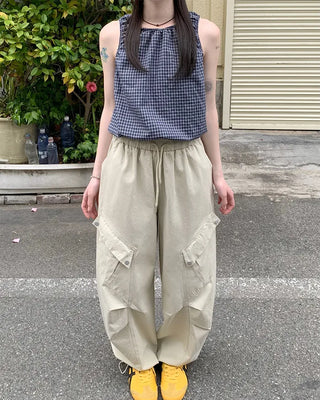 Cargo pants with elastic waistband and drawstring