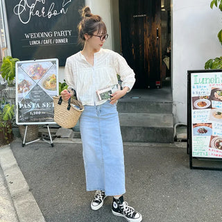 Back-slit denim long skirt