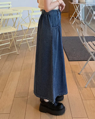 Elastic waist pocket midi denim skirt