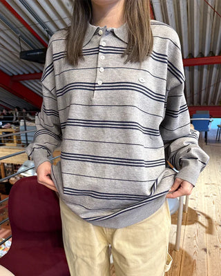 Loose-fitting color-border knit