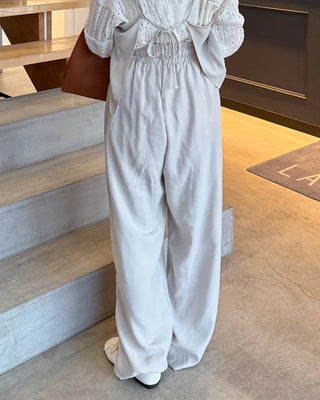 Simple wide banded slacks
