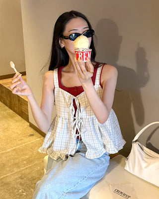 Button-up simple sleeveless top