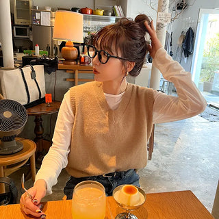 Basic V-neck knit vest