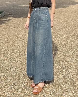 Slit-line long denim skirt