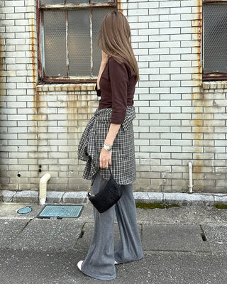 Oblong neck cropped sleeve T-shirt