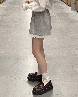 Lace banding shorts
