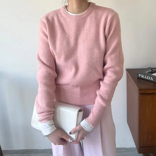 Simple and colorful knitwear