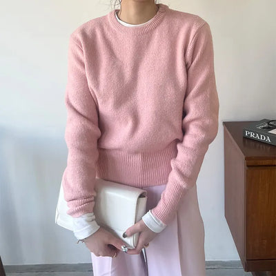 Simple and colorful knitwear
