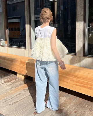 Simple sleeveless T-shirt