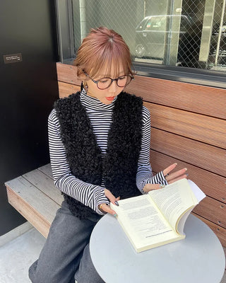 Striped half-turtleneck cut and sew