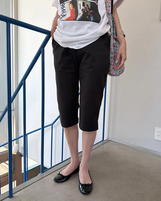 Simple slim capri pants