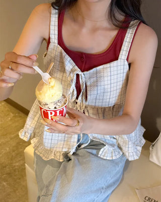 Button-up simple sleeveless top