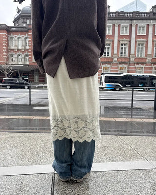 Lace-point skirt