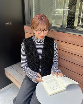 Striped half-turtleneck cut and sew