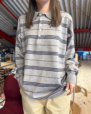 Loose-fitting color-border knit