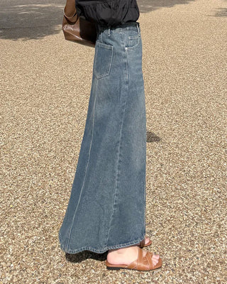 Slit-line long denim skirt
