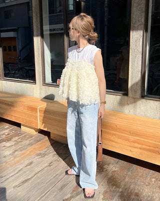 Simple sleeveless T-shirt