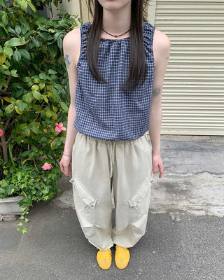 Cargo pants with elastic waistband and drawstring