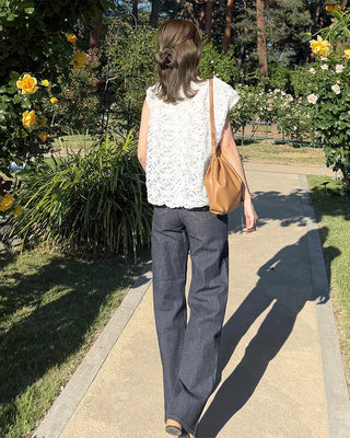 Flower pattern sleeveless blouse